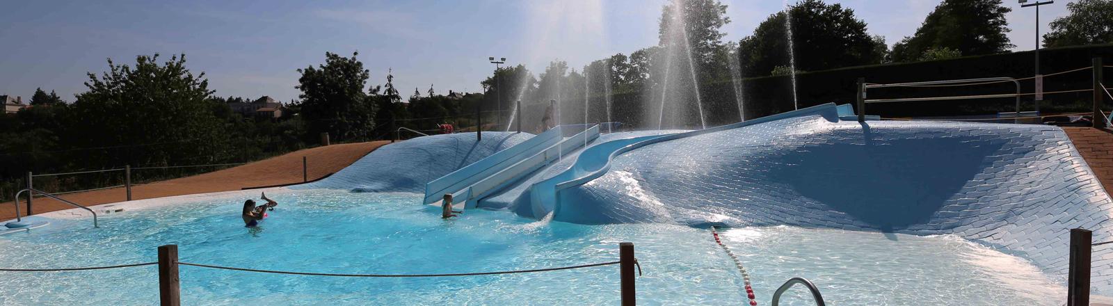camping-au-lac-hautibus-piscine-exterieure-chauffee-bonnes-vacances-sarl