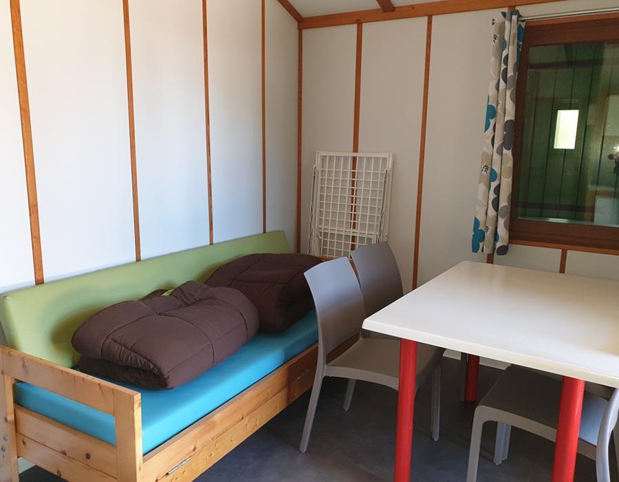 location-chalet-1-chambre-avec-canape-convertible-camping-deux-sevres-bonnes-vacances-sarl