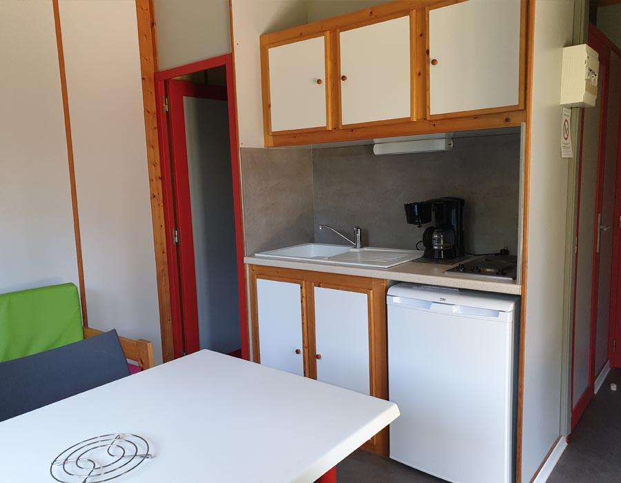 location-chalet-2-chambres-avec-cuisine-camping-deux-sevres-bonnes-vacances-sarl