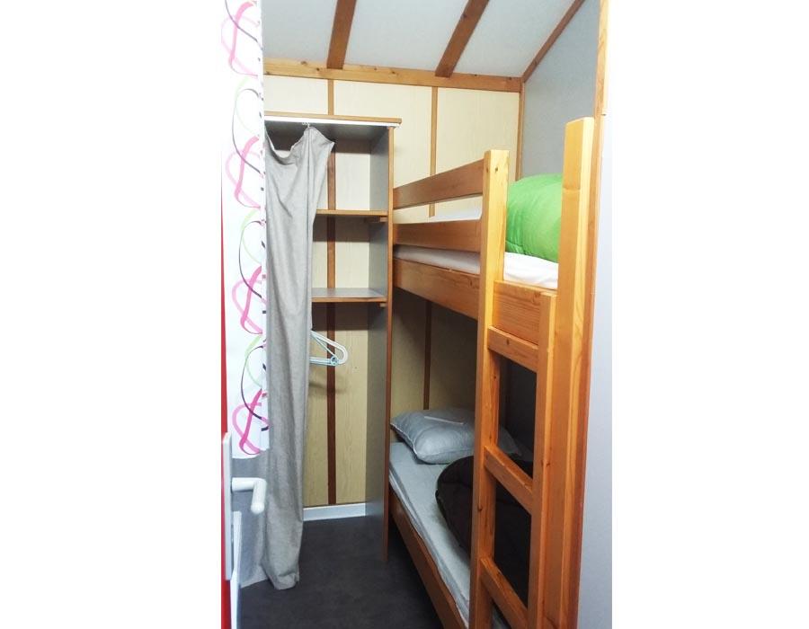 location-chalet-2-chambres-lit-superposes-camping-deux-sevres-bonnes-vacances-sarl