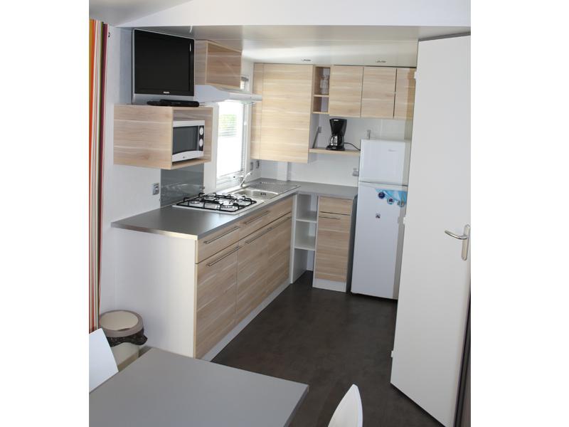 location-mobil-home-2-chambres-5-personnes-cuisine-camping-vendee-bonnes-vacances-sarl