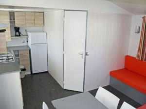 location-mobil-home-2-chambres-5-personnes-sejour-camping-vendee-bonnes-vacances-sarl