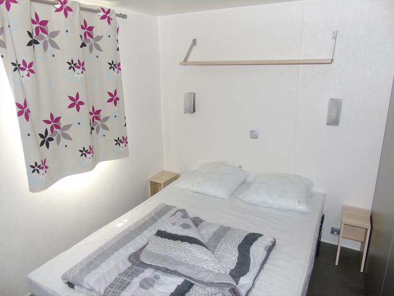 location-mobil-home-2-chambres-chambre-lit-double-camping-vendee-bonnes-vacances-sarl