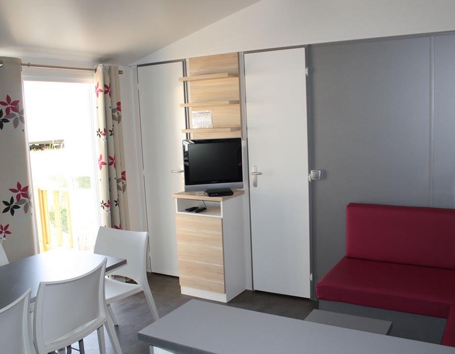 location-mobil-home-3-chambres-6-personnes-espace-salon-camping-proche-parthenay-bonnes-vacances-sarl