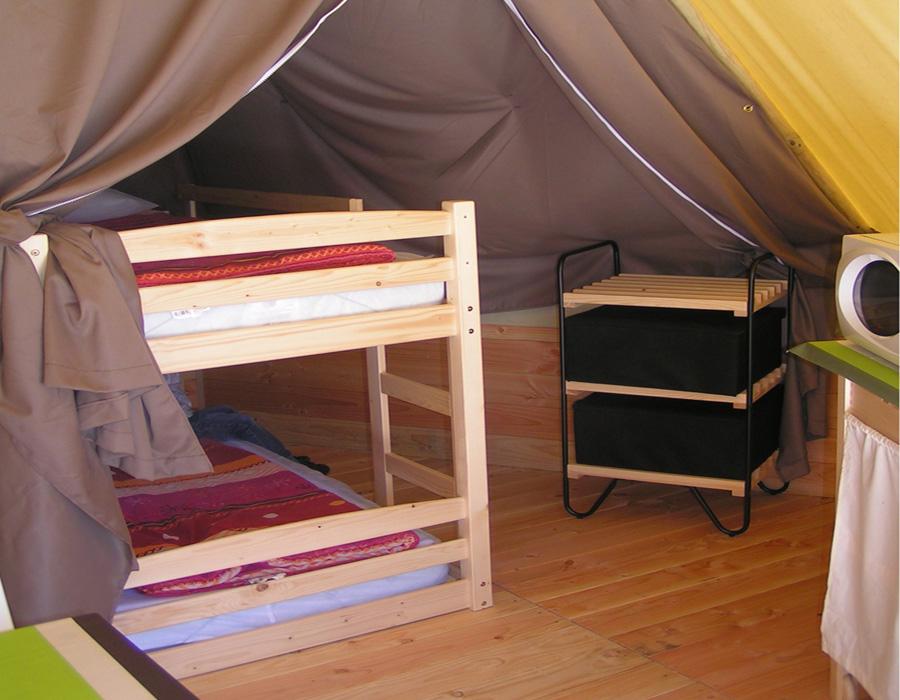 location-tipi-insolite-2-chambres-4-personnes-camping-nature-bonnes-vacances-sarl