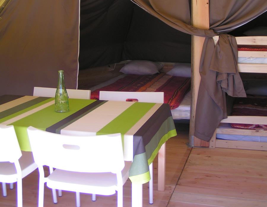 location-tipi-insolite-2-chambres-4-personnes-lit-double-camping-nature-bonnes-vacances-sarl