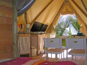 location-tipi-insolite-2-chambres-cuisine-camping-vendee-bonnes-vacances-sarl