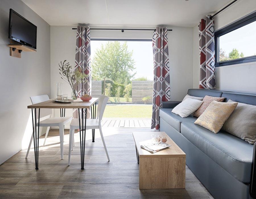 location-mobil-home-1-chambre-2-personnes-avec-banquette-camping-secondigny-bonnes-vacances-sarl