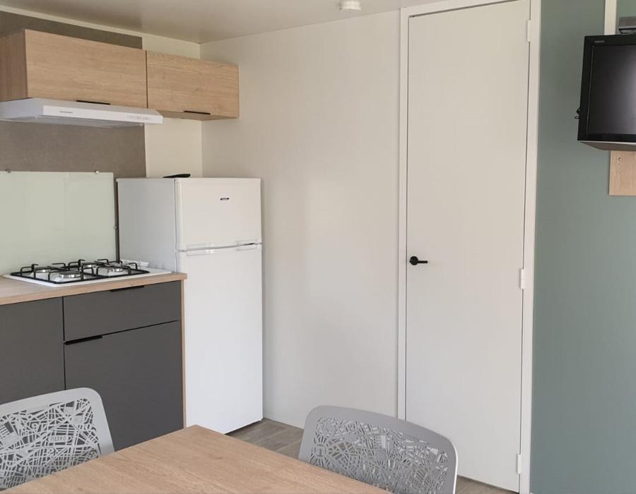 location-mobil-home-1-chambre-2-personnes-avec-cuisine-camping-secondigny-bonnes-vacances-sarl