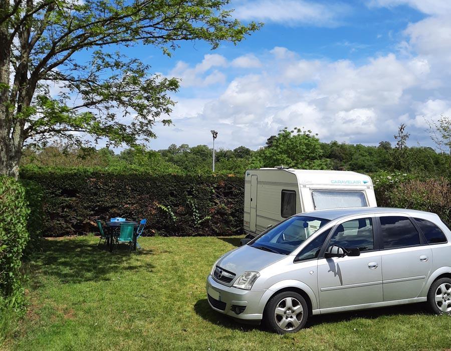 emplacement-avec-electricite-camping-nord-deux-sevres-argentonnay-bonnes-vacances-sarl