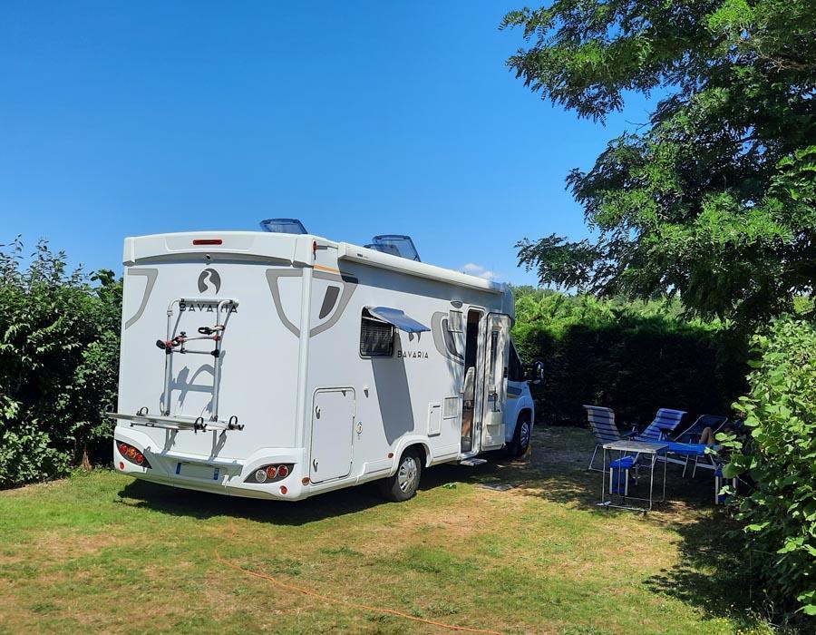 emplacement-camping-car-camping-nord-deux-sevres-argentonnay-bonnes-vacances-sarl