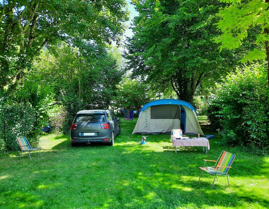 emplacement-tente-camping-avec-piscine-le-moulin-des-effres-bonnes-vacances-sarl