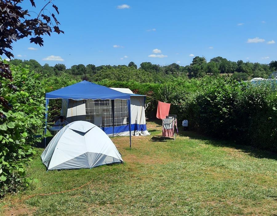 emplacement-tente-camping-nord-deux-sevres-argentonnay-camping-au-lac-hautibus-bonnes-vacances-sarl