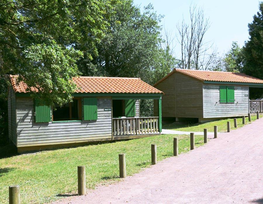 location-chalet-1-chambre-camping-au-lac-hautibus-argentonnay-bonnes-vacances-sarl