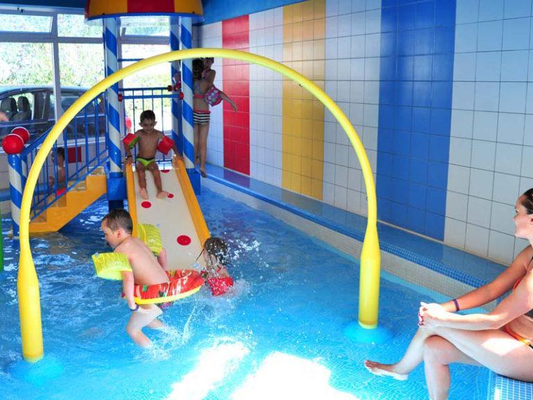 location-mobil-home-camping-avec-piscine-bebe-saint-hilaire-de-riez-bonnes-vacances-sarl