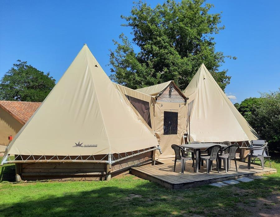 location-tipi-insolite-3-chambres-6-personnes-chambre-camping-au-lac-hautibus-deux-sevres-bonnes-vacances-sarl